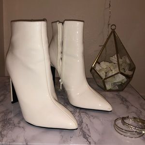 Beautiful white pointed boots ✨